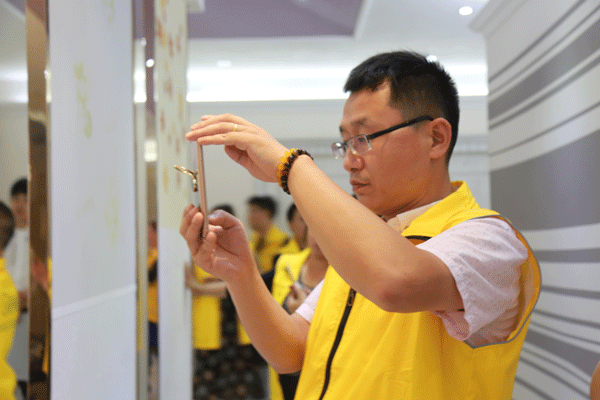 天然居硅藻泥第22期營(yíng)銷(xiāo)培訓(xùn)圓滿(mǎn)結(jié)業(yè)